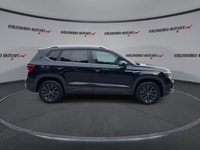 // ACCIDENT FREE!! // This 2024 Volkswagen Taos Comfortline FWD is a smart compact SUV for daily lif... (image 8)