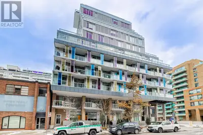 Beautifully located in the heart of Yonge and Merton, this stylish condo offers a mix of convenience...