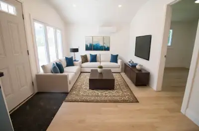 Fully Detached 1 Bedroom Apartment in Welland!