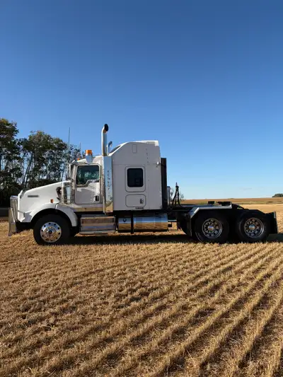 2015 Kenworth T800 Fresh cvip Newr crate motor from kenworth 2023 Cummins 565 hp with 350 000k 18 sp...