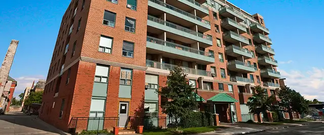 The Marquee in Queen West Village - 2 Bedroom Apartment for Rent in Long Term Rentals in City of Toronto - Image 4