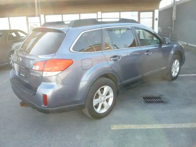 2014 Subaru Outback 4dr Wgn H4 Auto 2.5i Premium in Cars & Trucks in Calgary - Image 6