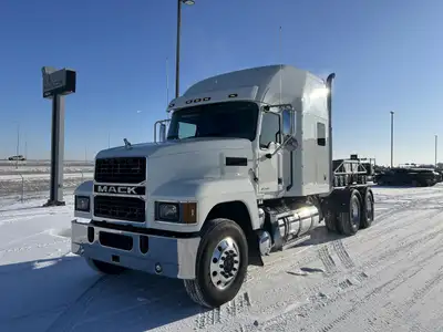 13200 lbs front axle 46000 lbs rear axle 3.73 carrier ratio 11R22.5 tires 22.5 x 8.25 aluminum disc...