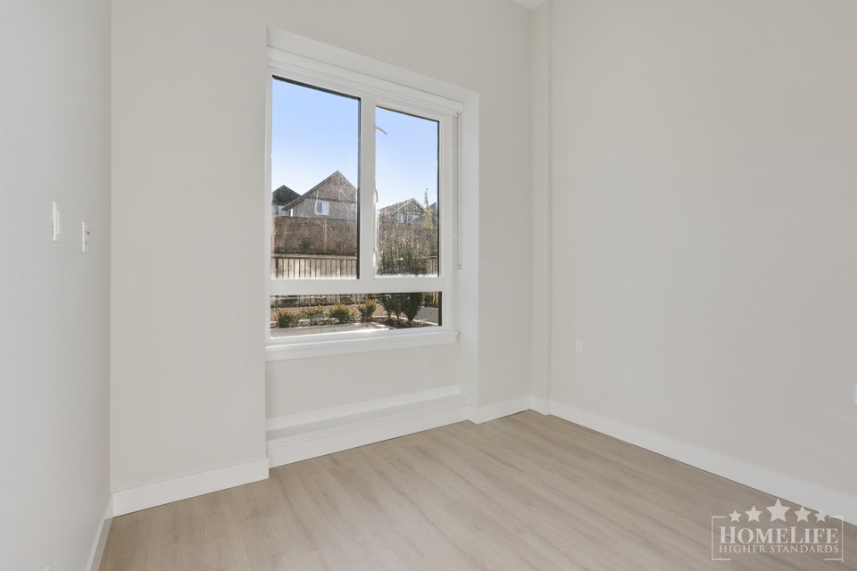 Kenzie – Modern 2 Bedroom + Den Home With AC & Underground Parki 5