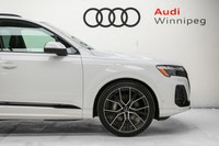 Save $21,000 from new on this low KM locally owned 2025 Audi Q7 with Quattro All-Wheel Drive that ju... (image 3)
