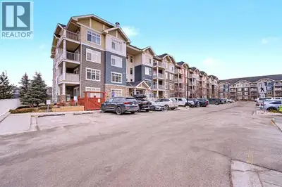 **PRICE REDUCED** Welcome to this bright and spacious TOP FLOOR, CORNER UNIT, with a VIEW! Featuring...