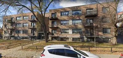 Beautiful 3 1/2 situated at 3815 Dupuis Street, Cote Des Neiges Very close to the general Jewish, Bu...