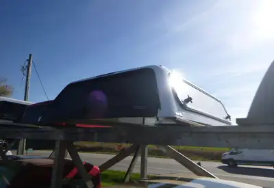 Ford ranger 2019 - 2023 Ford Ranger 6'2 YZ Oxford White ARE Truck Cap with roof tracks This unit is...