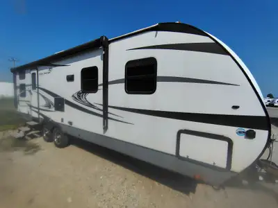 Typical Features, Vary by Model Convenience and Ultra Packages Living Spaces Power Awning LEDs Alumi...