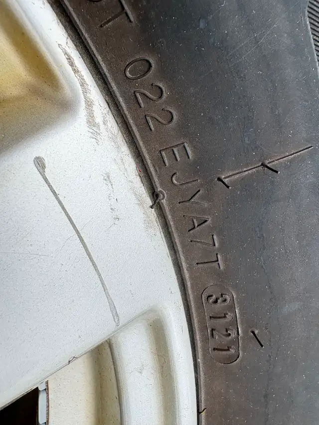 2012 Volvo XC70 aluminum rims and tires, Kumho 225-65-17 in Tires & Rims in Kitchener / Waterloo - Image 9