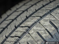 This 2022 Ford F-150 XLT crew cab boasts a powerful 2.7L V6 EcoBoost engine, providing ample power f... (image 6)