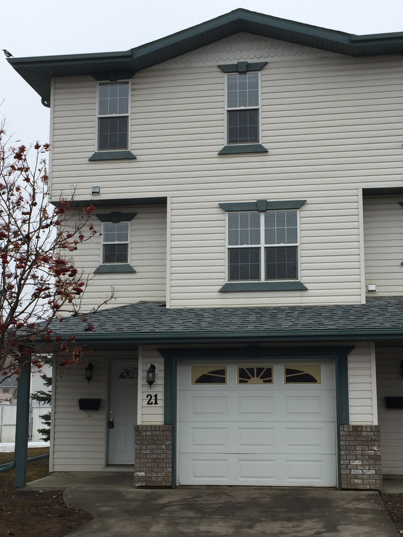 Kerrywood Townhome Park Setting Single Garage Great Value Long Term Rentals Red Deer
