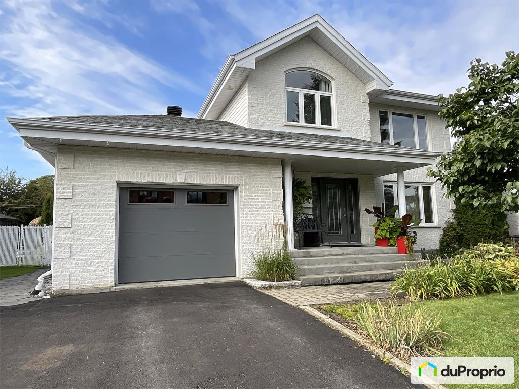 $817,000 - 2 Storey for sale in Chicoutimi (Chicoutimi) — photo 1