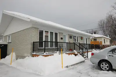 Chambre et pension à louer au 5129 rue des Pinsons à Charlesbourg. Chambre disponible pour location...