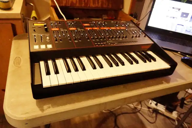 Synthétiseur Behringer Odyssey à Vendre in Pianos & Keyboards in Laval / North Shore - Image 4