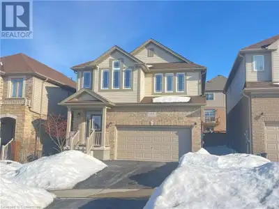Executive 5-bedroom home for lease in sought-after Vista Hills! With over 3,000 sq ft of finished sp...