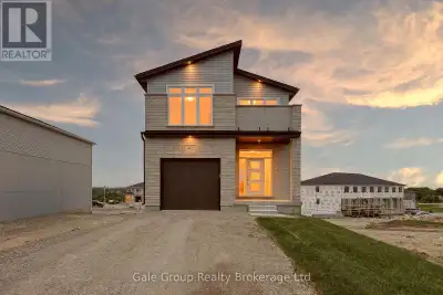 Gorgeous new home w/potential for multi-generational living! This 4 bedroom, 2.5 bathroom attractive...
