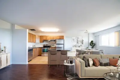 Want the convenience of a high-traffic area, but not the hustle and bustle? River Crescent Gardens i...