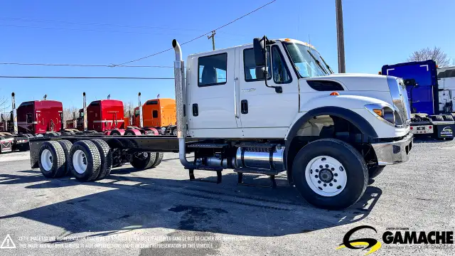 2010 INTERNATIONAL 7600 DAY CAB LONG CHASSIS in Heavy Trucks in Oshawa / Durham Region - Image 3