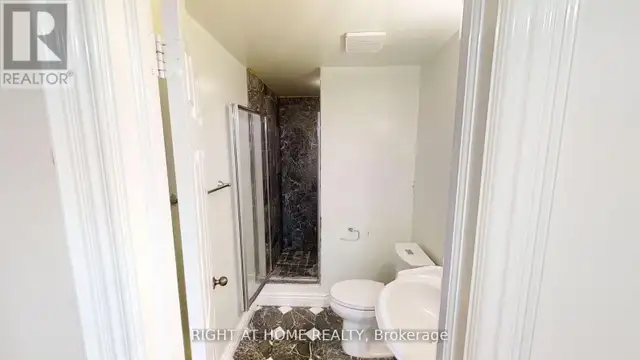 (LOWER) 31 NORTHGATE CRESCENT E Richmond Hill (Bayview Hill), On in Long Term Rentals in Markham / York Region - Image 9