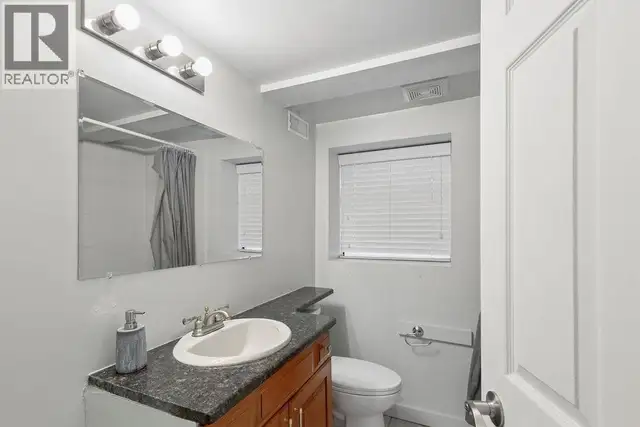 Ground level 3229 W 11TH AVENUE Vancouver, British Columbia in Long Term Rentals in Vancouver - Image 15