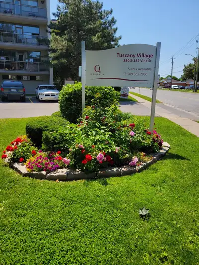 380 Vine St. - Bright and Spacious 2 Bedroom Apartment