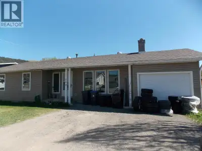 Excellent opportunity! Nice 2200 sq ft Family Home, 4 Bedroom 3 Bath Rancher, Bright open Concept Ki...