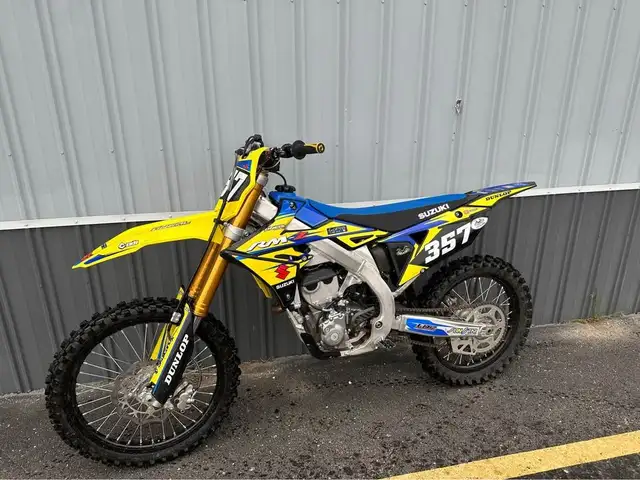 2023 SUZUKI RM-Z250-YELLOW! in Dirt Bikes & Motocross in Edmonton - Image 2