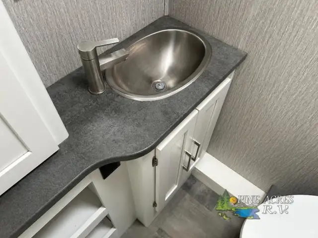 2022 Coachmen RV Pursuit 29XPS Front Bunk 11 Miles in RVs & Motorhomes in Moncton - Image 39