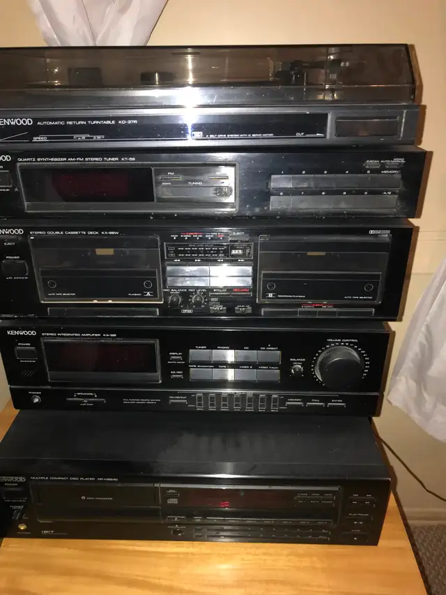 Stereo amplifier in Stereo Systems & Home Theatre in Markham / York Region - Image 2