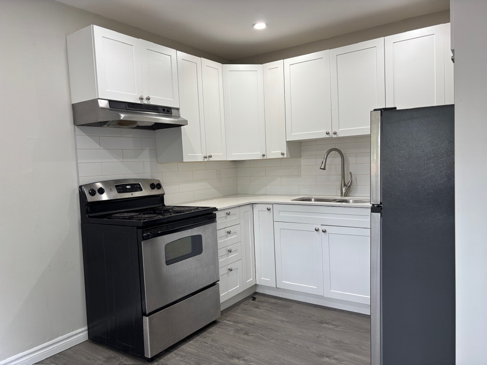 Updated 2 Bedroom Townhome in Corunna, ON! 3