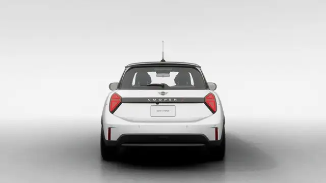 2025 MINI 3 Door Cooper S | Premier + | Volant sport en cuir in Cars & Trucks in City of Montréal - Image 6