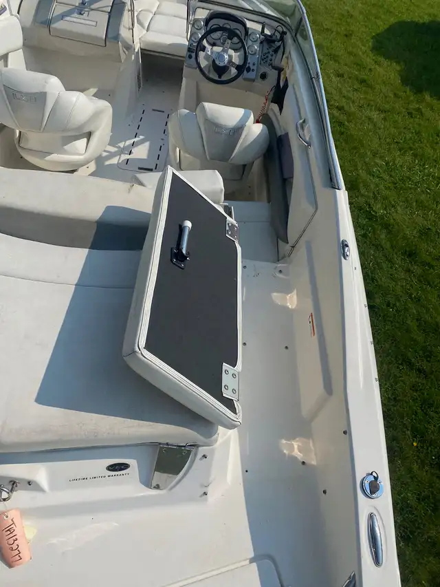 2008 Larson XLI 208, Volvo Penta and Trailer in Powerboats & Motorboats in Oshawa / Durham Region - Image 10