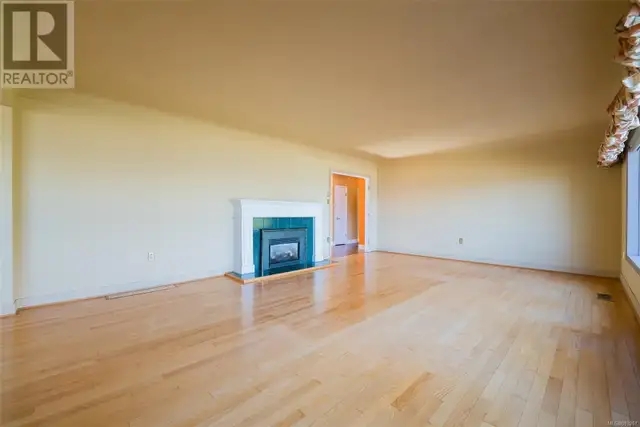 441 Memorial Ave Qualicum Beach, British Columbia in Houses for Sale in Parksville / Qualicum Beach - Image 21