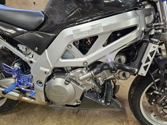 2003 Suzuki sv1000 Motorcycle Project or Parts Bike in Motorcycle Parts & Accessories in Winnipeg - Image 6