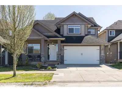 WOW! Don't miss this beautiful 2 storey w/basement situated on a very quiet cul-de-sac, nestled betw...