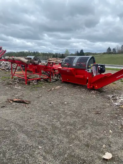 38PRO Hakki Firewood processor package Package includes: 38PRO Hakki firewood processor 23HP engine...