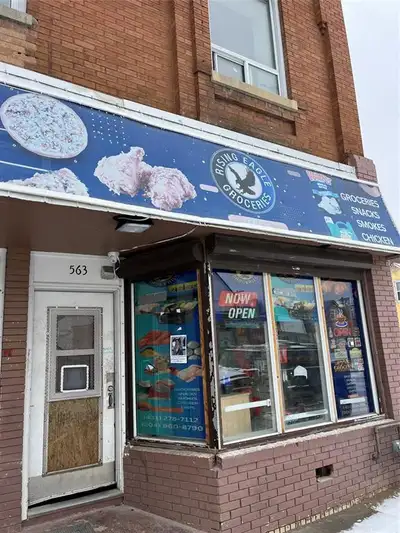 4A//Winnipeg/grocery store for sale good sales good location big smoke means big sales (id:24493) ML...