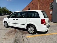 1 OWNER GOVERNMENT VAN!! ONLY 80,000KM ALL ORIGINAL SE CANADA VALUE PACKAGE!! 7 PASSENGER! FULL POWE... (image 2)