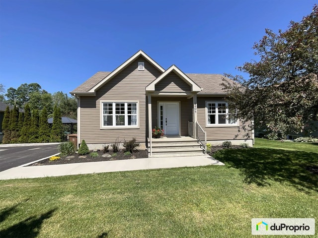 $625,000 - Bungalow for sale in Bromont — photo 1