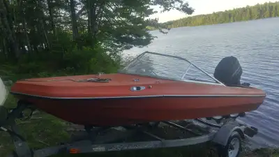 oil injected powertrim mariner boat is a peterborough playboy