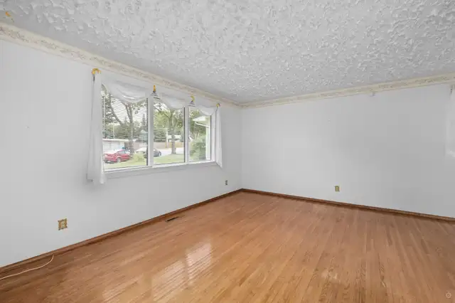 Well Maintained Crescent Heights Bungalow63010224491779121