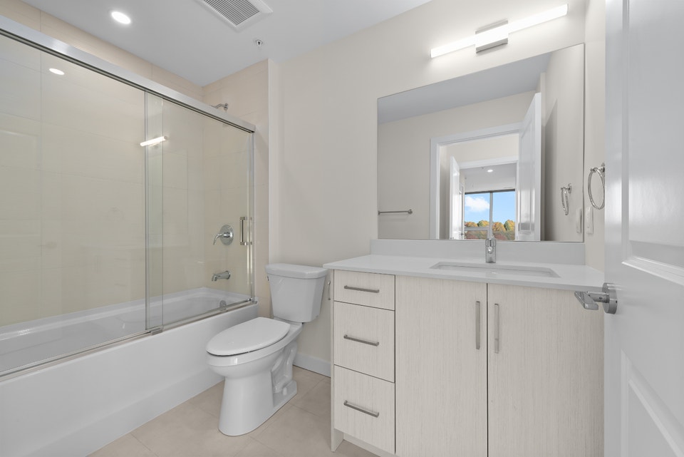 2-bedroom + den + 2-bathroom with private balcony - water views 3
