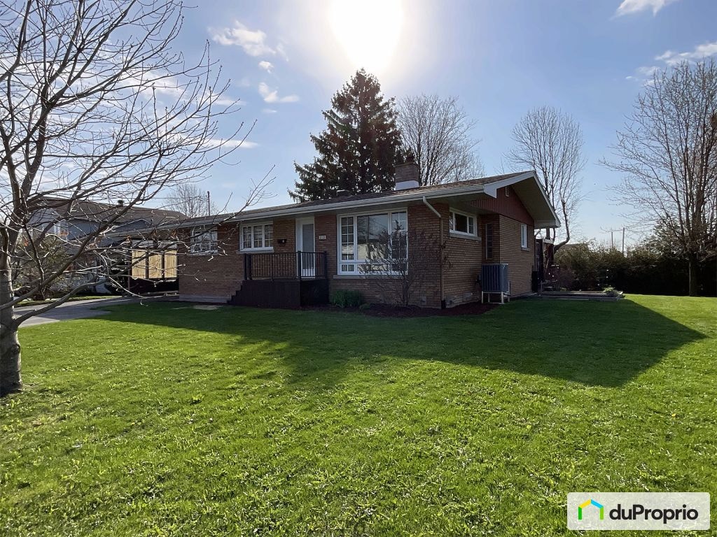 $409,000 - Bungalow for sale in St-Germain-De-Grantham — photo 1