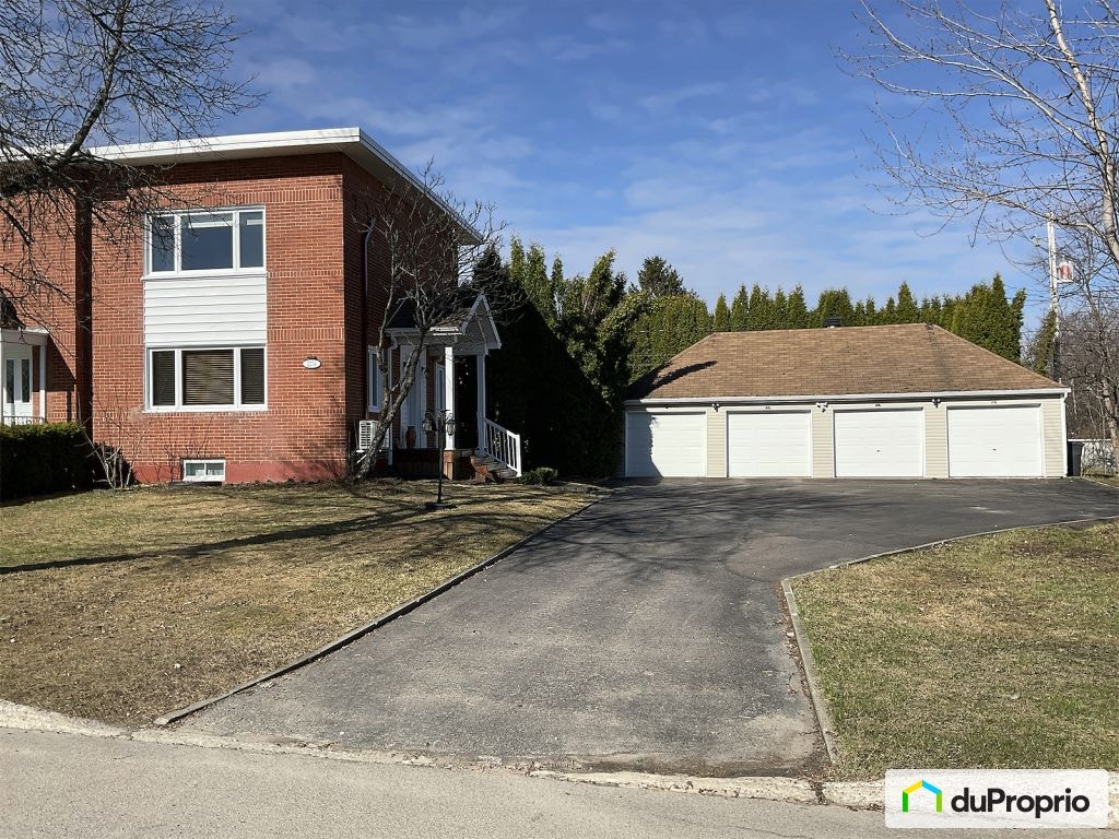 $364,900 - Townhouse for sale in Jonquière (Arvida) — photo 1