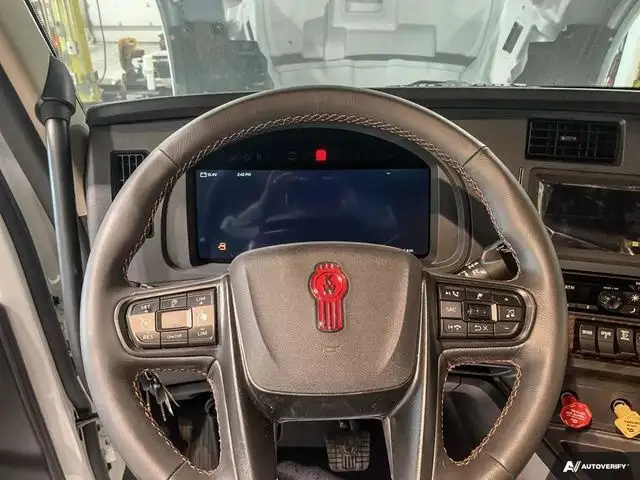 2025 Kenworth T680 in Heavy Trucks in Moncton - Image 18