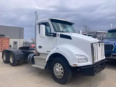 Stock #: 4574-21A Tandem Axle Day Cab Tractor, Paccar engine (510) HP, Eaton Fuller Auto Shift trans...