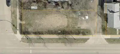 D21//Brandon/Vacant RLD Residential Low Density Multiple Family Lot that's ready to build on . Front...