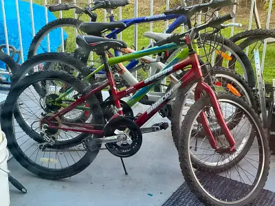 Vélo 24 pouce fille et garçon comme neuf 120$ chacque, View more