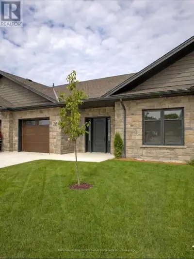 Welcome to your dream home in one of Kincardine's most exclusive private communities! The "Callaway"...